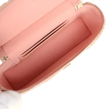 Chanel Chanel Top Handle Long Vanity Case with Chain Light Pink Braided Raffia Light Gold Hardware | Thumbnail 8 Chanel Chanel Top Handle Long Vanity Case with Chain Light Pink Braided Raffia Light Gold Hardware | Thumbnail 8