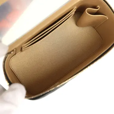 Chanel Chanel Small Pearl Crush Vanity Case Black Lambskin Brushed Gold Hardware | Thumbnail 10 Chanel Chanel Small Pearl Crush Vanity Case Black Lambskin Brushed Gold Hardware | Thumbnail 10
