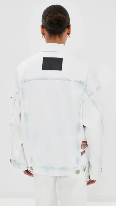 Marc Jacobs Oversized Denim Trucker Jacket Light Wash L | Thumbnail 3 Marc Jacobs Oversized Denim Trucker Jacket Light Wash L | Thumbnail 3