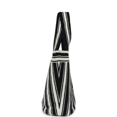 Chanel Chanel CC Striped Beach Tote Bag & Towel Set Navy Blue and White Terry Silver Hardware | Thumbnail 4 Chanel Chanel CC Striped Beach Tote Bag & Towel Set Navy Blue and White Terry Silver Hardware | Thumbnail 4