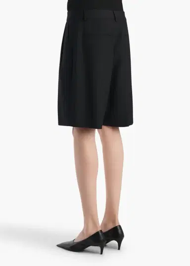 Khaite Auggie Short In Black Wool | Thumbnail 4 Khaite Auggie Short In Black Wool | Thumbnail 4