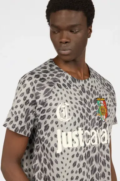 Roberto Cavalli The Jaguar Kiss Print T-Shirt | Thumbnail 4 Roberto Cavalli The Jaguar Kiss Print T-Shirt | Thumbnail 4