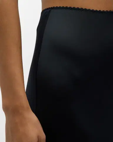 Hanro Satin Deluxe Half Slip | Thumbnail 5 Hanro Satin Deluxe Half Slip | Thumbnail 5
