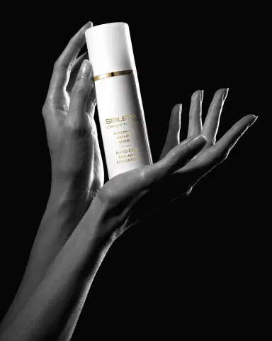 Sisley Paris Sisleÿa L 'Integral Anti-Age Hand Care Anti-Aging Concentrate | Thumbnail 5 Sisley Paris Sisleÿa L 'Integral Anti-Age Hand Care Anti-Aging Concentrate | Thumbnail 5