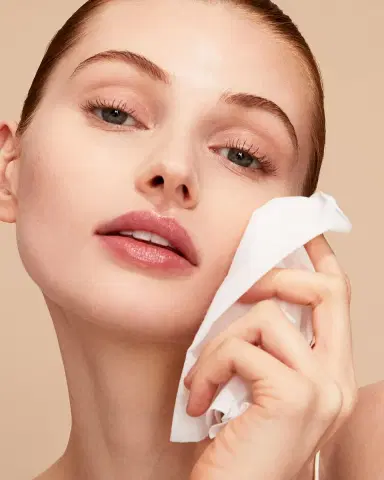 Clé de Peau Beauté Makeup Cleansing Towelettes, 50 ct. | Thumbnail 4 Clé de Peau Beauté Makeup Cleansing Towelettes, 50 ct. | Thumbnail 4
