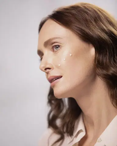 Sisley Paris Sisleya L 'Integral Anti-Age Radiance Anti-Dark Spot Serum | Thumbnail 7 Sisley Paris Sisleya L 'Integral Anti-Age Radiance Anti-Dark Spot Serum | Thumbnail 7