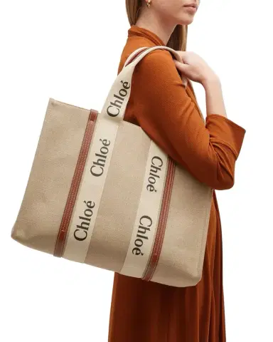 Chloé Woody Large Tote Bag in Linen | Thumbnail 1 Chloé Woody Large Tote Bag in Linen | Thumbnail 1