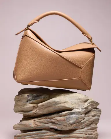 Loewe Puzzle Edge Medium Top-Handle Bag in Soft Grained Leather | Thumbnail 4 Loewe Puzzle Edge Medium Top-Handle Bag in Soft Grained Leather | Thumbnail 4