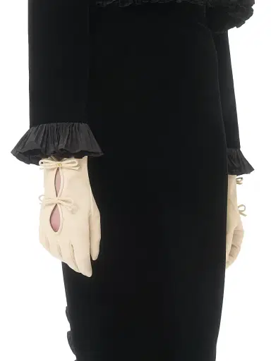 Valentino Garavani Women's Vlogo Signature Nappa Leather Gloves with Bows - Butter - Size 8 | Thumbnail 2 Valentino Garavani Women's Vlogo Signature Nappa Leather Gloves with Bows - Butter - Size 8 | Thumbnail 2
