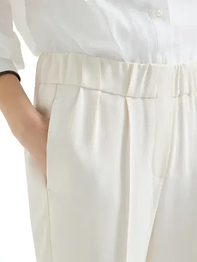 Brunello Cucinelli Women's Silk and Acetate Crêpe Cady Tailored Jogger Trousers | Thumbnail 4 Brunello Cucinelli Women's Silk and Acetate Crêpe Cady Tailored Jogger Trousers | Thumbnail 4