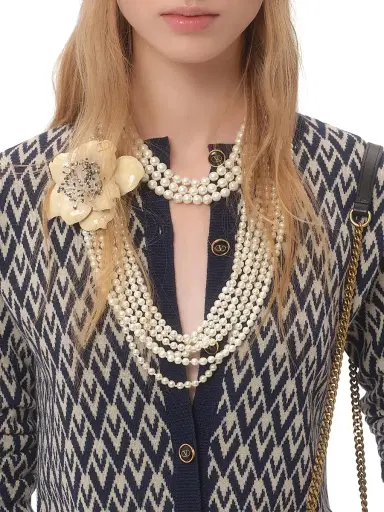 Valentino Garavani Women's Wool Cardigan with Toute La V Jacquard Pattern - Cream Navy | Thumbnail 5 Valentino Garavani Women's Wool Cardigan with Toute La V Jacquard Pattern - Cream Navy | Thumbnail 5