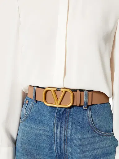 Valentino Garavani Women's Reversible VLogo Signature Belt in Calfskin 40MM - Smokey Beige Black | Thumbnail 5 Valentino Garavani Women's Reversible VLogo Signature Belt in Calfskin 40MM - Smokey Beige Black | Thumbnail 5