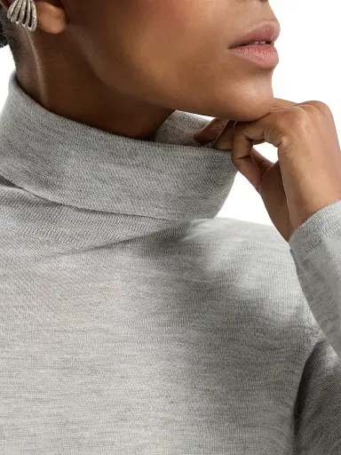 Brunello Cucinelli Women's Cashmere and Silk Lightweight Turtleneck Sweater | Thumbnail 4 Brunello Cucinelli Women's Cashmere and Silk Lightweight Turtleneck Sweater | Thumbnail 4