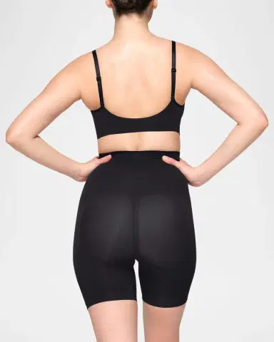 Skims Seamless Sculpt Mid-Thigh Shorts | Thumbnail 3 Skims Seamless Sculpt Mid-Thigh Shorts | Thumbnail 3