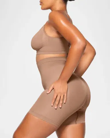 Skims Seamless Sculpt Mid-Thigh Shorts | Thumbnail 4 Skims Seamless Sculpt Mid-Thigh Shorts | Thumbnail 4