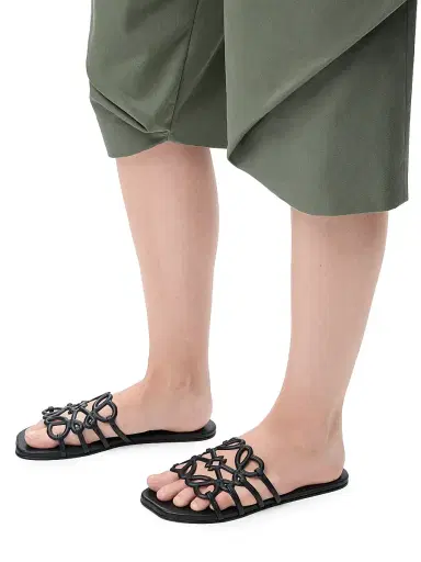 Loewe Women's x Paula's Ibiza Petal Anagram Leather Slides | Thumbnail 5 Loewe Women's x Paula's Ibiza Petal Anagram Leather Slides | Thumbnail 5