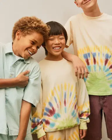 Molo Boy 's Memphis Tie-Dye Organic Cotton Sweatshirt | Thumbnail 4 Molo Boy 's Memphis Tie-Dye Organic Cotton Sweatshirt | Thumbnail 4