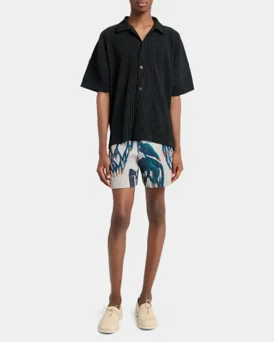 Homme Plissé Issey Miyake Men's Pleated Pull-On Shorts | Thumbnail 2 Homme Plissé Issey Miyake Men's Pleated Pull-On Shorts | Thumbnail 2