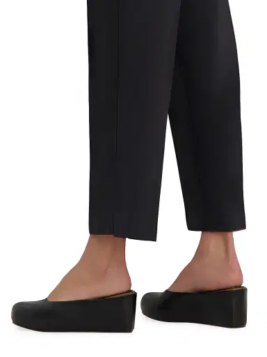 Bernardo 1946 Women's Vivi Platform Wedges - Black | Thumbnail 6 Bernardo 1946 Women's Vivi Platform Wedges - Black | Thumbnail 6