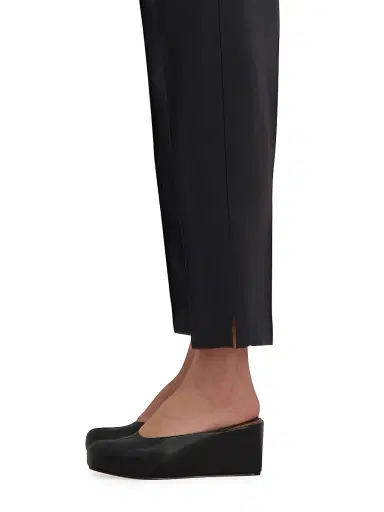 Bernardo 1946 Women's Vivi Platform Wedges - Black | Thumbnail 7 Bernardo 1946 Women's Vivi Platform Wedges - Black | Thumbnail 7