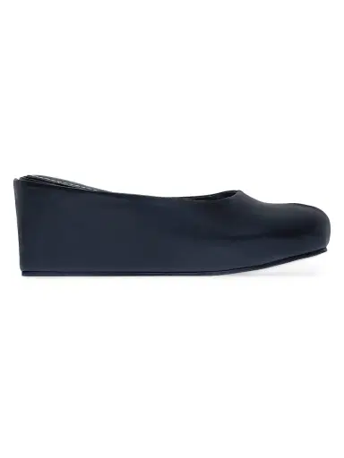 Bernardo 1946 Women's Vivi Platform Wedges - Black | Thumbnail 1 Bernardo 1946 Women's Vivi Platform Wedges - Black | Thumbnail 1