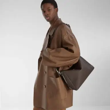 Fendi Large Lui bag with a soft design, made of dark brown | Thumbnail 3 Fendi Large Lui bag with a soft design, made of dark brown | Thumbnail 3