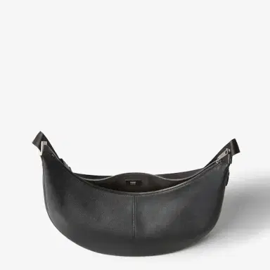 Fendi Large, crescent-shaped Melon Messenger bag | Thumbnail 6 Fendi Large, crescent-shaped Melon Messenger bag | Thumbnail 6
