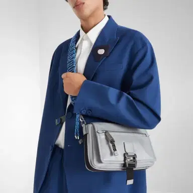Fendi Long adjustable shoulder strap with buckle and double snap | Thumbnail 2 Fendi Long adjustable shoulder strap with buckle and double snap | Thumbnail 2