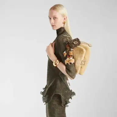 Fendi Mamma Baguette Medium | Thumbnail 2 Fendi Mamma Baguette Medium | Thumbnail 2