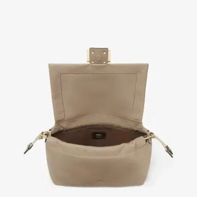 Fendi Baguette Soft Medium | Thumbnail 4 Fendi Baguette Soft Medium | Thumbnail 4