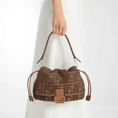Fendi Baguette Soft Medium | Thumbnail 2 Fendi Baguette Soft Medium | Thumbnail 2