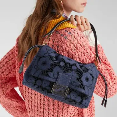 Fendi Mamma Baguette Medium | Thumbnail 3 Fendi Mamma Baguette Medium | Thumbnail 3