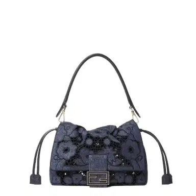Fendi Mamma Baguette Medium | Thumbnail 1 Fendi Mamma Baguette Medium | Thumbnail 1