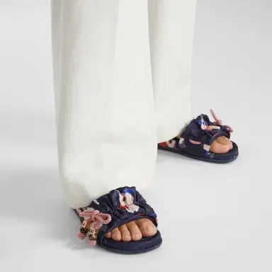 Fendi Wide-band flat slides | Thumbnail 5 Fendi Wide-band flat slides | Thumbnail 5