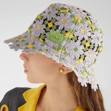 Fendi Bucket hat made of lilac raffia in a floral crochet | Thumbnail 3 Fendi Bucket hat made of lilac raffia in a floral crochet | Thumbnail 3