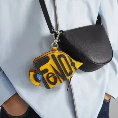 Fendi Fish-shaped coin holder charm | Thumbnail 4 Fendi Fish-shaped coin holder charm | Thumbnail 4