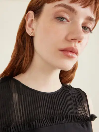 De Beers London Lotus By De Beers 18-karat Rose Gold Diamond Earrings | Thumbnail 2 De Beers London Lotus By De Beers 18-karat Rose Gold Diamond Earrings | Thumbnail 2