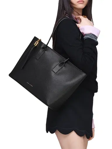 Marc Jacobs Women's Scene Work Tote Bag - Black | Thumbnail 2 Marc Jacobs Women's Scene Work Tote Bag - Black | Thumbnail 2