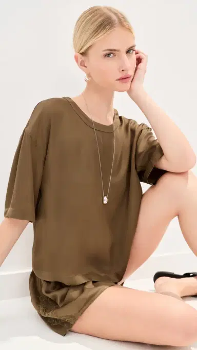LE BOP Chandler atin Tee Hazelnut | Thumbnail 2 LE BOP Chandler atin Tee Hazelnut | Thumbnail 2