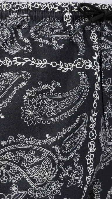 Les Deux Paisley Shorts 7 Tap hoe Black | Thumbnail 6 Les Deux Paisley Shorts 7 Tap hoe Black | Thumbnail 6