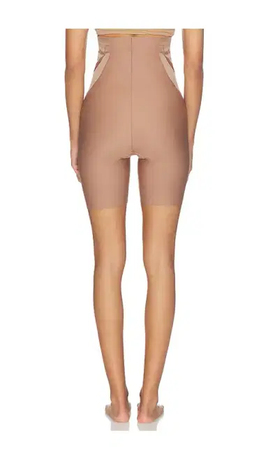 Spanx Spanxsculpt Transform High Waisted Mid Thigh Short | Thumbnail 3 Spanx Spanxsculpt Transform High Waisted Mid Thigh Short | Thumbnail 3