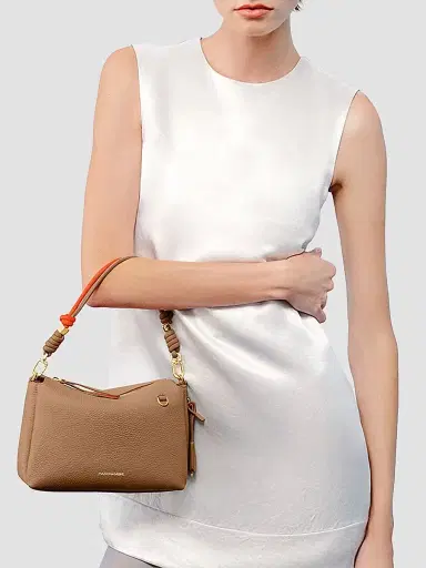 MAISON de SABRÉ Women's The Twist Handle - Sandstone Manhattan | Thumbnail 3 MAISON de SABRÉ Women's The Twist Handle - Sandstone Manhattan | Thumbnail 3