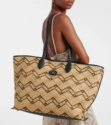 Valentino Garavani VLogo Large raffia-effect tote bag | Thumbnail 6 Valentino Garavani VLogo Large raffia-effect tote bag | Thumbnail 6