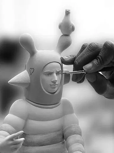 Lladro The Lover III Sculpture by Jaime Hayon | Thumbnail 7 Lladro The Lover III Sculpture by Jaime Hayon | Thumbnail 7