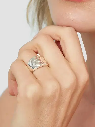 Oradina Women's Quilted Ring in Sterling Silver - Silver | Thumbnail 3 Oradina Women's Quilted Ring in Sterling Silver - Silver | Thumbnail 3
