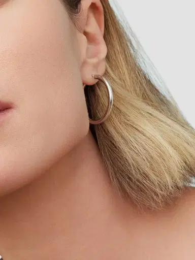 Oradina Women's Mid Everyday Hoops in Sterling Silver - Silver | Thumbnail 4 Oradina Women's Mid Everyday Hoops in Sterling Silver - Silver | Thumbnail 4
