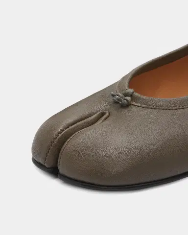 Maison Margiela Tabi Leather Split-Toe Ballerina Flats | Thumbnail 2 Maison Margiela Tabi Leather Split-Toe Ballerina Flats | Thumbnail 2
