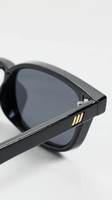Le Specs Echelon Sunglasses Black One Size | Thumbnail 6 Le Specs Echelon Sunglasses Black One Size | Thumbnail 6