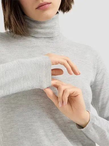 Brunello Cucinelli Women's Sparkling Cashmere and Silk Lightweight Turtleneck Sweater | Thumbnail 5 Brunello Cucinelli Women's Sparkling Cashmere and Silk Lightweight Turtleneck Sweater | Thumbnail 5