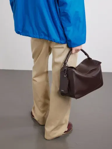 Loewe Puzzle Featherlight Large Leather Messenger Bag - Men | Thumbnail 3 Loewe Puzzle Featherlight Large Leather Messenger Bag - Men | Thumbnail 3